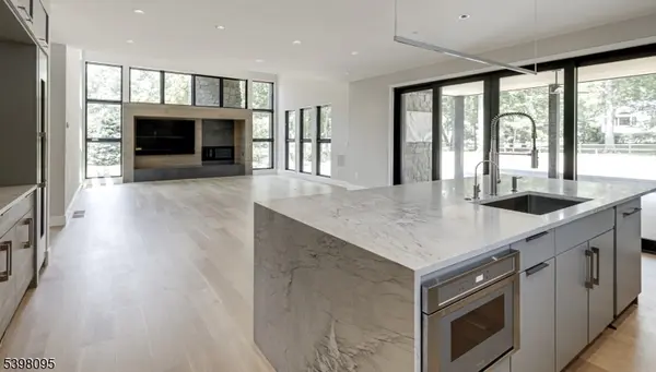 1 Juniper Pointe Trail, Green Brook Twp., NJ 08812