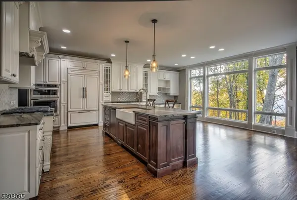 1 Juniper Pointe Trail, Green Brook Twp., NJ 08812