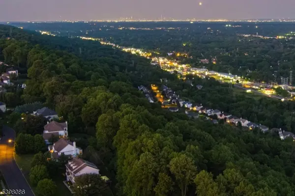 6 Harlow Pointe Cove, Green Brook Twp., NJ 08812