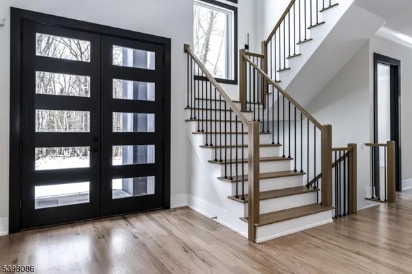 6 Harlow Pointe Cove, Green Brook Twp., NJ 08812