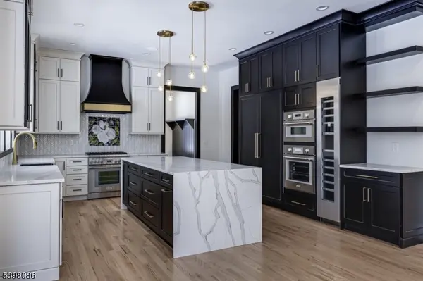 6 Harlow Pointe Cove, Green Brook Twp., NJ 08812