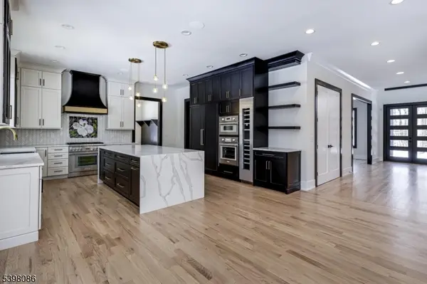 6 Harlow Pointe Cove, Green Brook Twp., NJ 08812