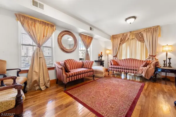 126 Amherst St, East Orange City, NJ 07018