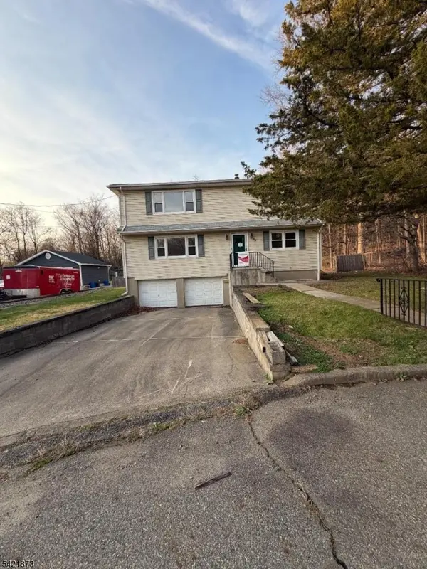 28 Carr St, Pompton Lakes Boro, NJ 07442