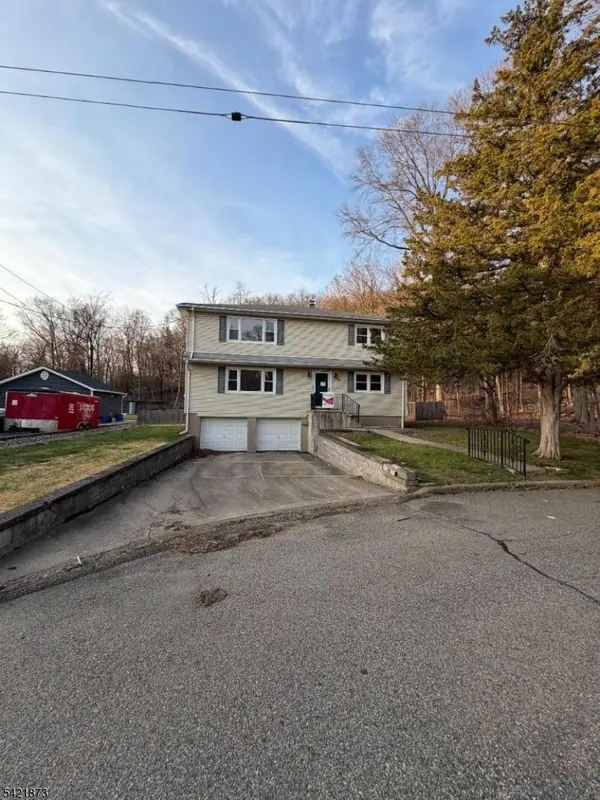 28 Carr St, Pompton Lakes Boro, NJ 07442