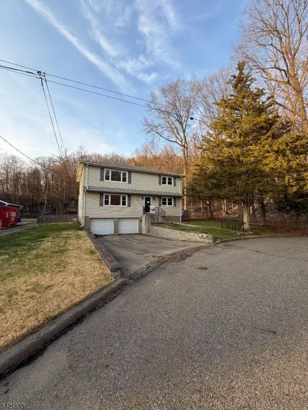 28 Carr St, Pompton Lakes Boro, NJ 07442