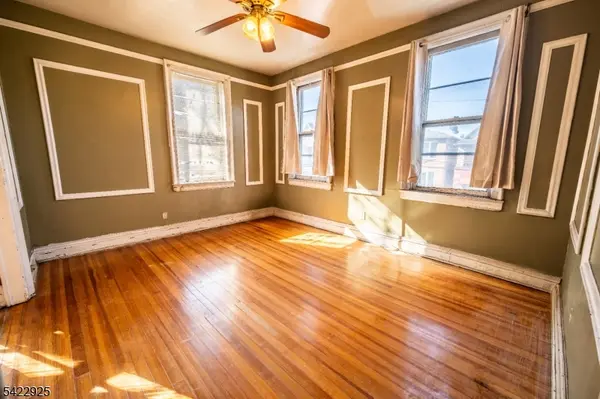 64 Wade St, Jersey City, NJ 07305