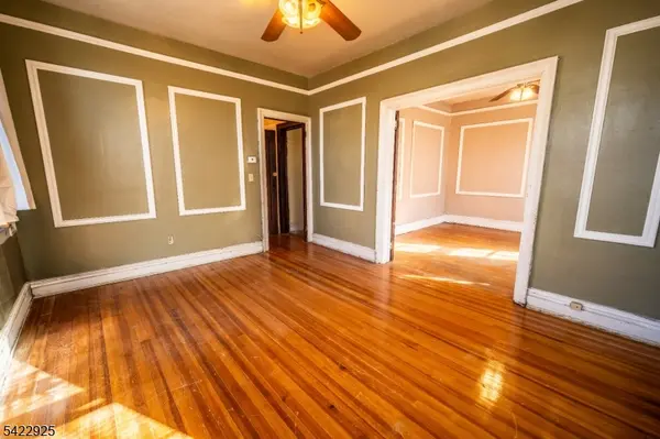 64 Wade St, Jersey City, NJ 07305