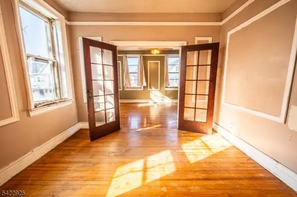 64 Wade St, Jersey City, NJ 07305