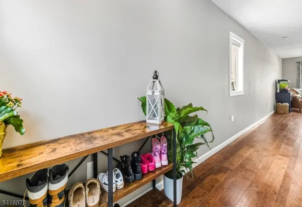 8 Chelsea Cir, Raritan Twp., NJ 08822