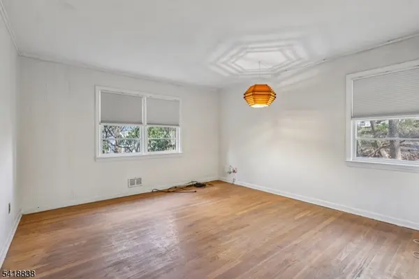 24 Pearl St, Summit City, NJ 07901