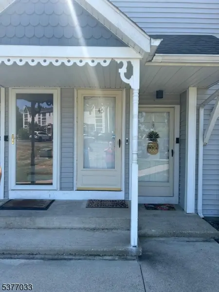 45 Burlington Ct, Hamburg Boro, NJ 07419