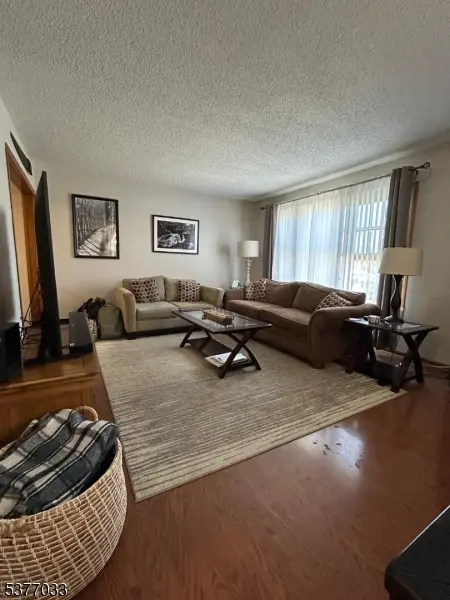 45 Burlington Ct, Hamburg Boro, NJ 07419