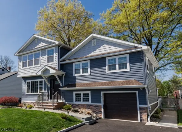 27 Schuyler Dr, Clark Twp., NJ 07066