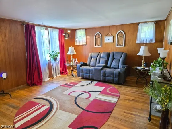 8 Forest Rd, Mount Olive Twp., NJ 07828