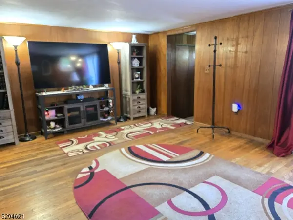 8 Forest Rd, Mount Olive Twp., NJ 07828