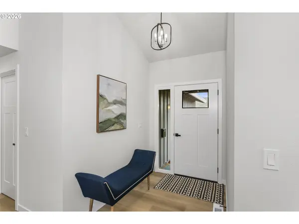 174 SW 10TH AVE, Canby, OR 97013