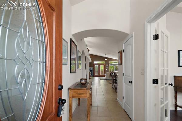 934 Aspencrest DR, Pueblo, CO 81005