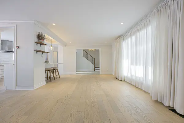 18 Deerpath RD, Toronto C13, ON M3A 1R5