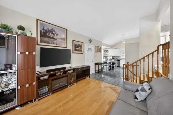 91 Ellendale DR, Toronto E04, ON M1P 1N7