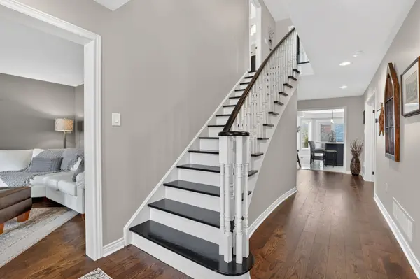 896 Bosworth CT, Newmarket, ON L3X 1Z1