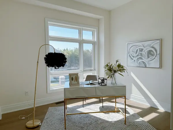 104 Wraggs RD, Bradford West Gwillimbury, ON L3Z 4N2