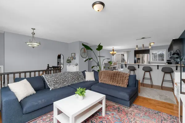 11 Vernon ST, Essa, ON L3W 0V5