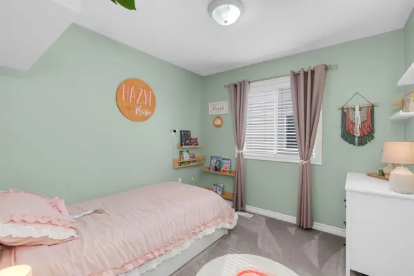 11 Vernon ST, Essa, ON L3W 0V5