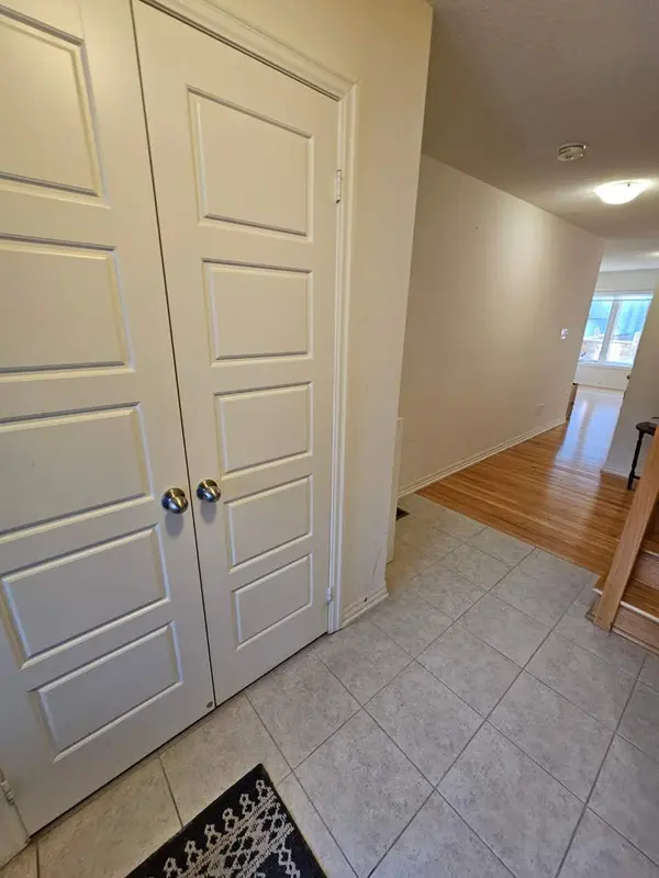 22 Vantage LOOP, Newmarket, ON L3X 0K6