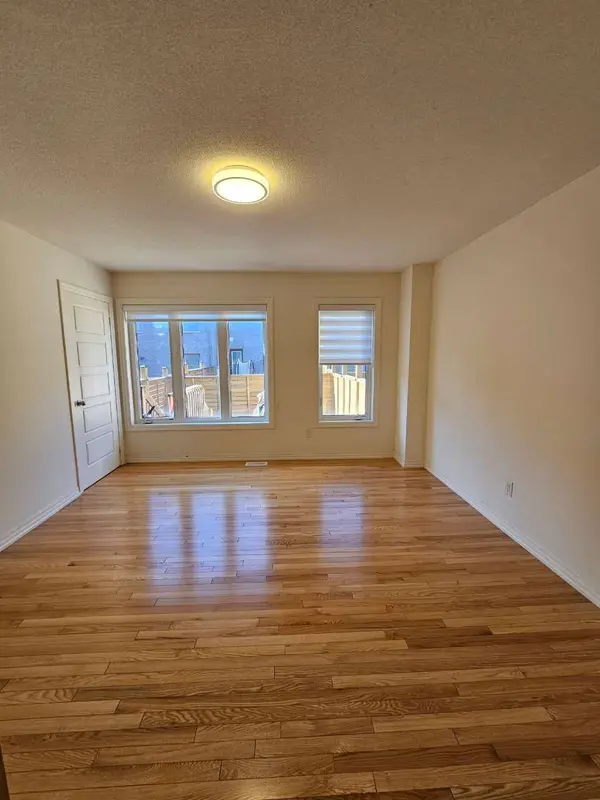 22 Vantage LOOP, Newmarket, ON L3X 0K6