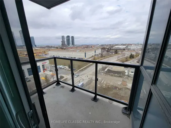 38 Honeycrisp CRES N #816, Vaughan, ON L4K 0M8