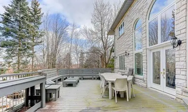 206 Arnold AVE, Vaughan, ON L4J 1B9