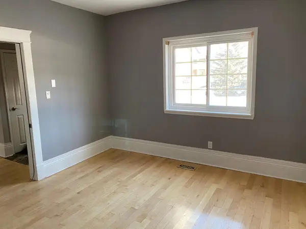 46 George ST, Aurora, ON L4G 2S2