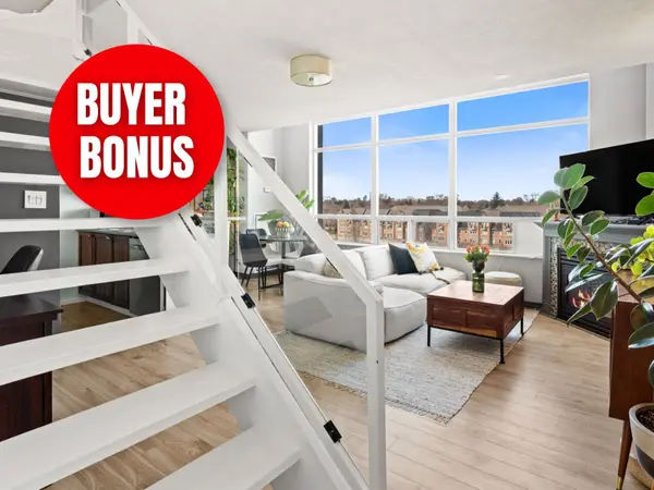 200 Manitoba ST #421, Toronto W06, ON M8Y 3Y9