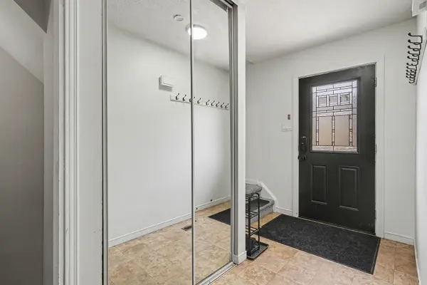 6779 Glen Erin DR #19, Mississauga, ON L5N 2C1