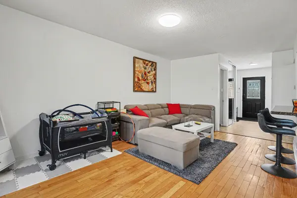 6779 Glen Erin DR #19, Mississauga, ON L5N 2C1