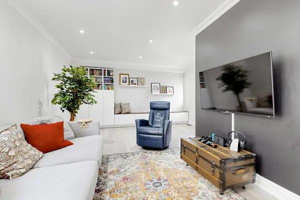 584 Four Winds WAY, Mississauga, ON L5R 3M4