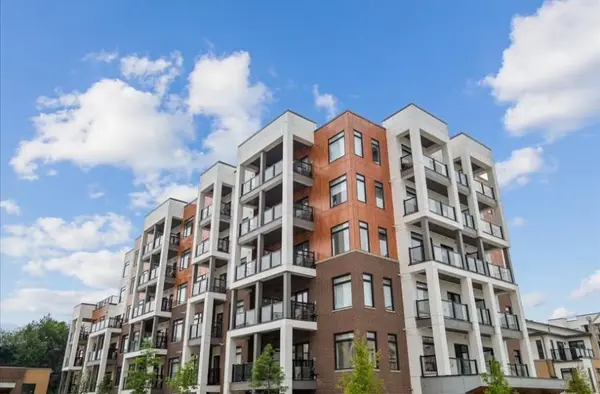 135 Canon Jackson DR #607, Toronto W04, ON M6M 0C3