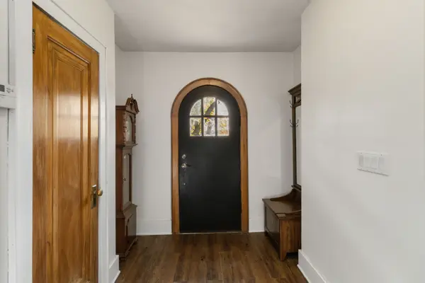 295 Plains RD W #Second Floor, Burlington, ON L7T 1G1