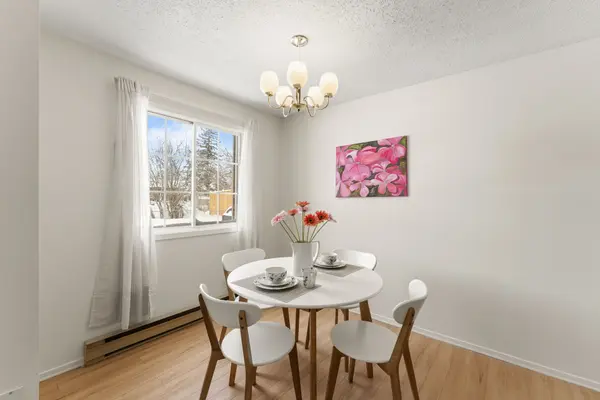 15 Clifton ST #102, Kawartha Lakes, ON K0M 1N0