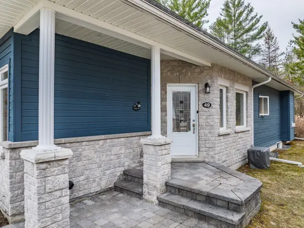 49 Webb CIR, Dysart Et Al, ON K0M 1S0