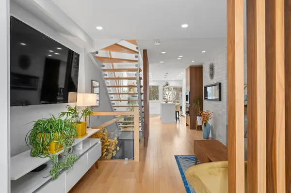 81 Armstrong ST, West Centre Town, ON K1Y 2V6