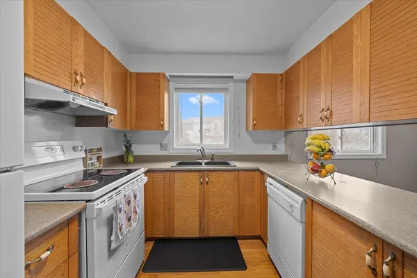 140 Castlegreen Private, Hunt Club - South Keys And Area, ON K1T 3N2