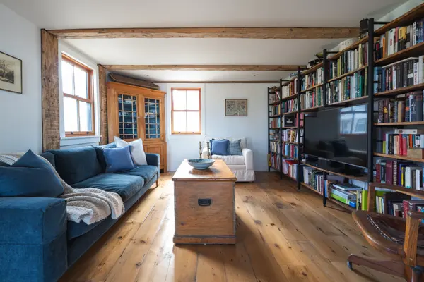 5 Solmes ST, Prince Edward County, ON K0K 2T0