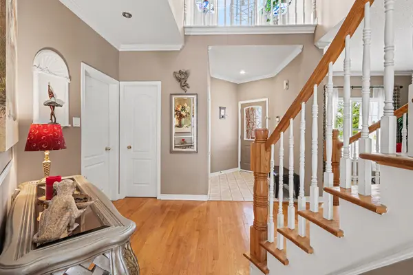 257 Stoneway DR, Barrhaven, ON K2G 6E9