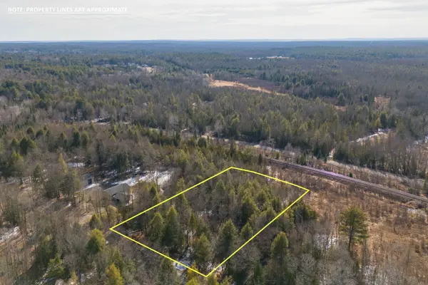 1042 Art Crisp RD, Gravenhurst, ON P0E 1N0