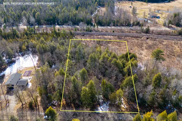 1042 Art Crisp RD, Gravenhurst, ON P0E 1N0