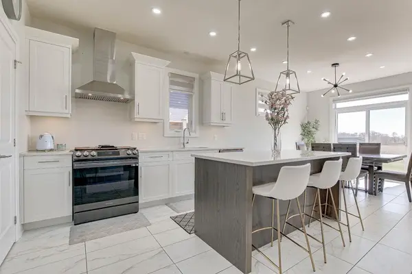 2033 Lockwood CRES, Strathroy-caradoc, ON N0L 1W0