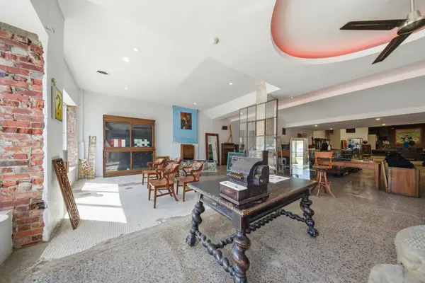 195 Ottawa ST N, Hamilton, ON L8H 3Z4