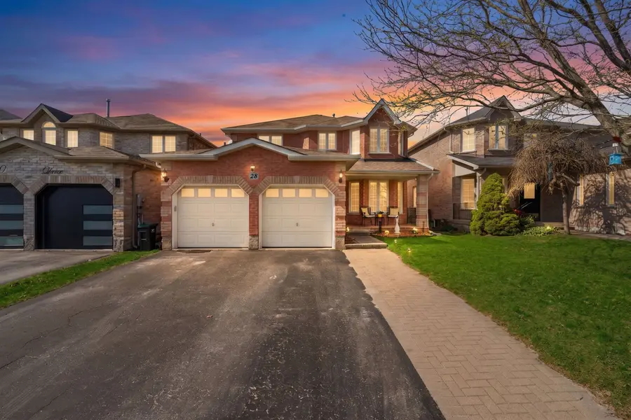 28 Dunnett DR, Barrie, ON L4N 0J7